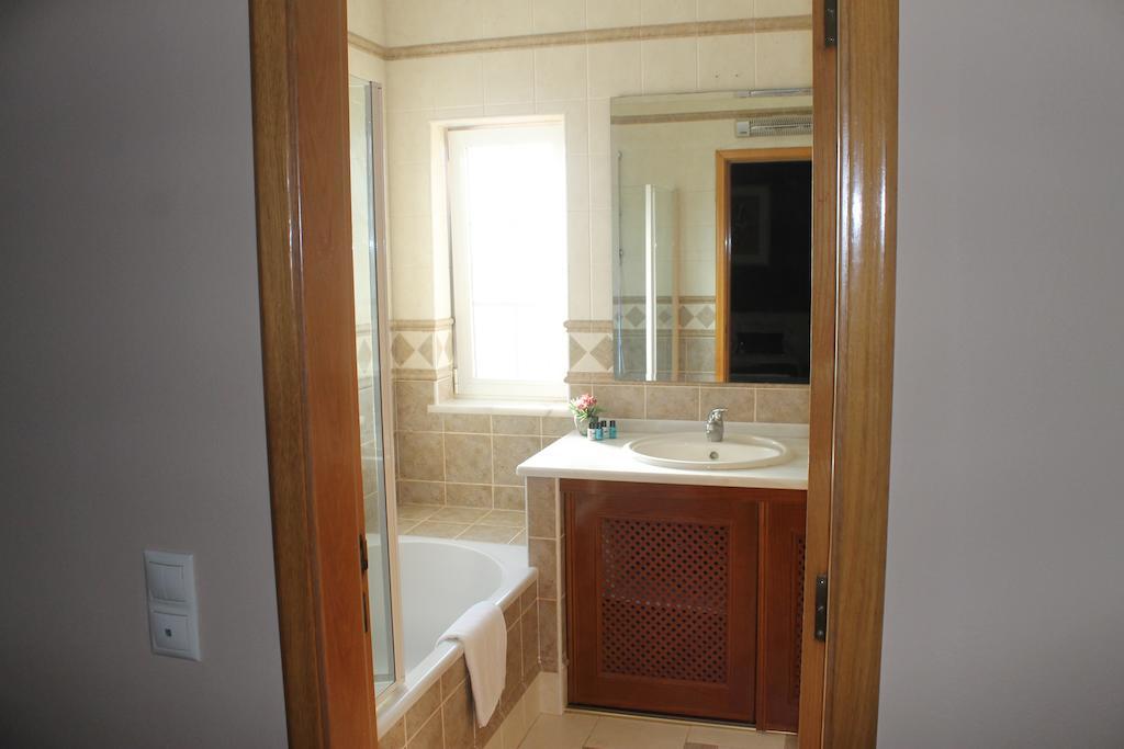Hotel Casa Dos Cedros Lagos Zimmer foto
